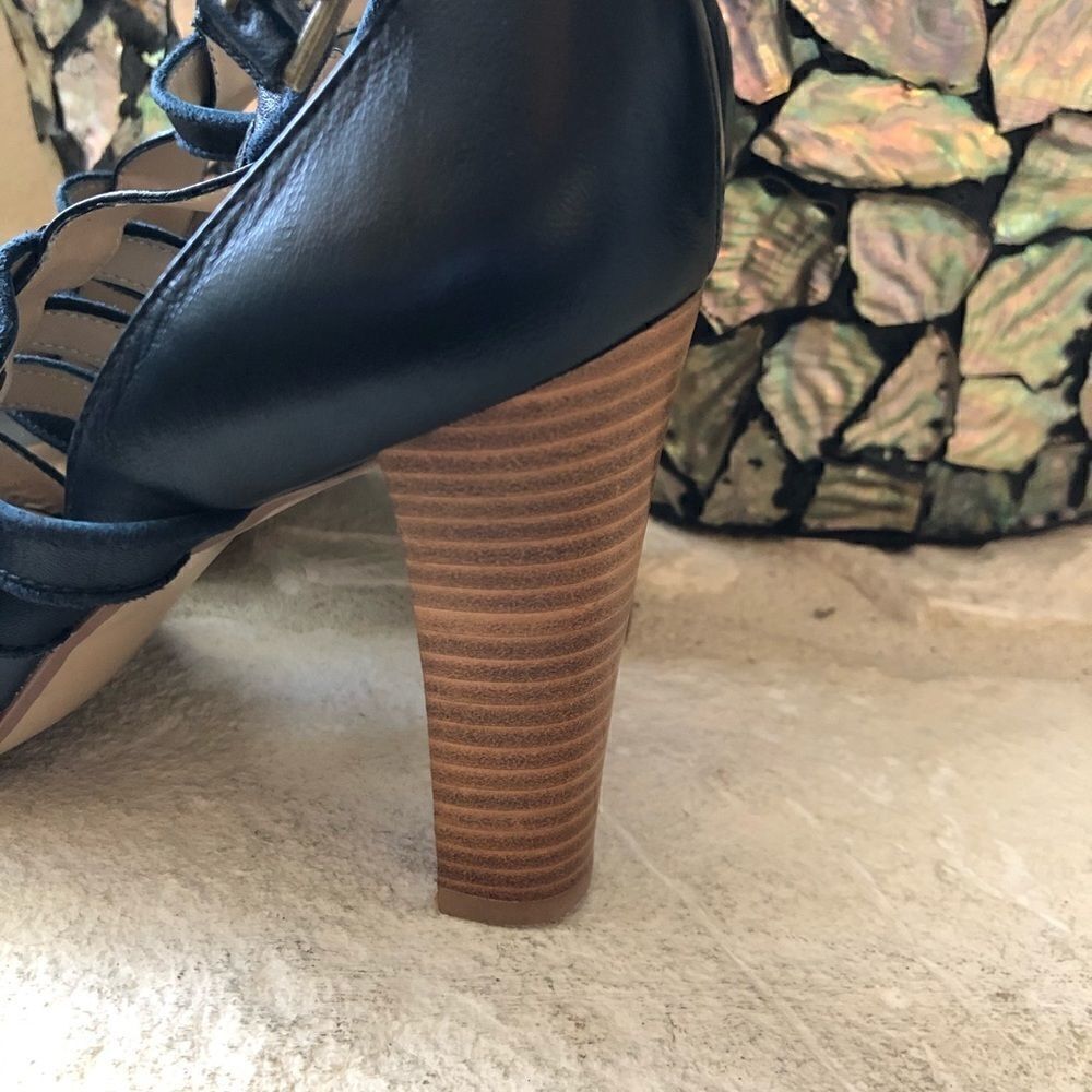Colin Stuart navy strappy leather heel sz 10 - Picture 4 of 6